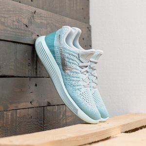NWT Nike Women’s Flyknit Sneaker